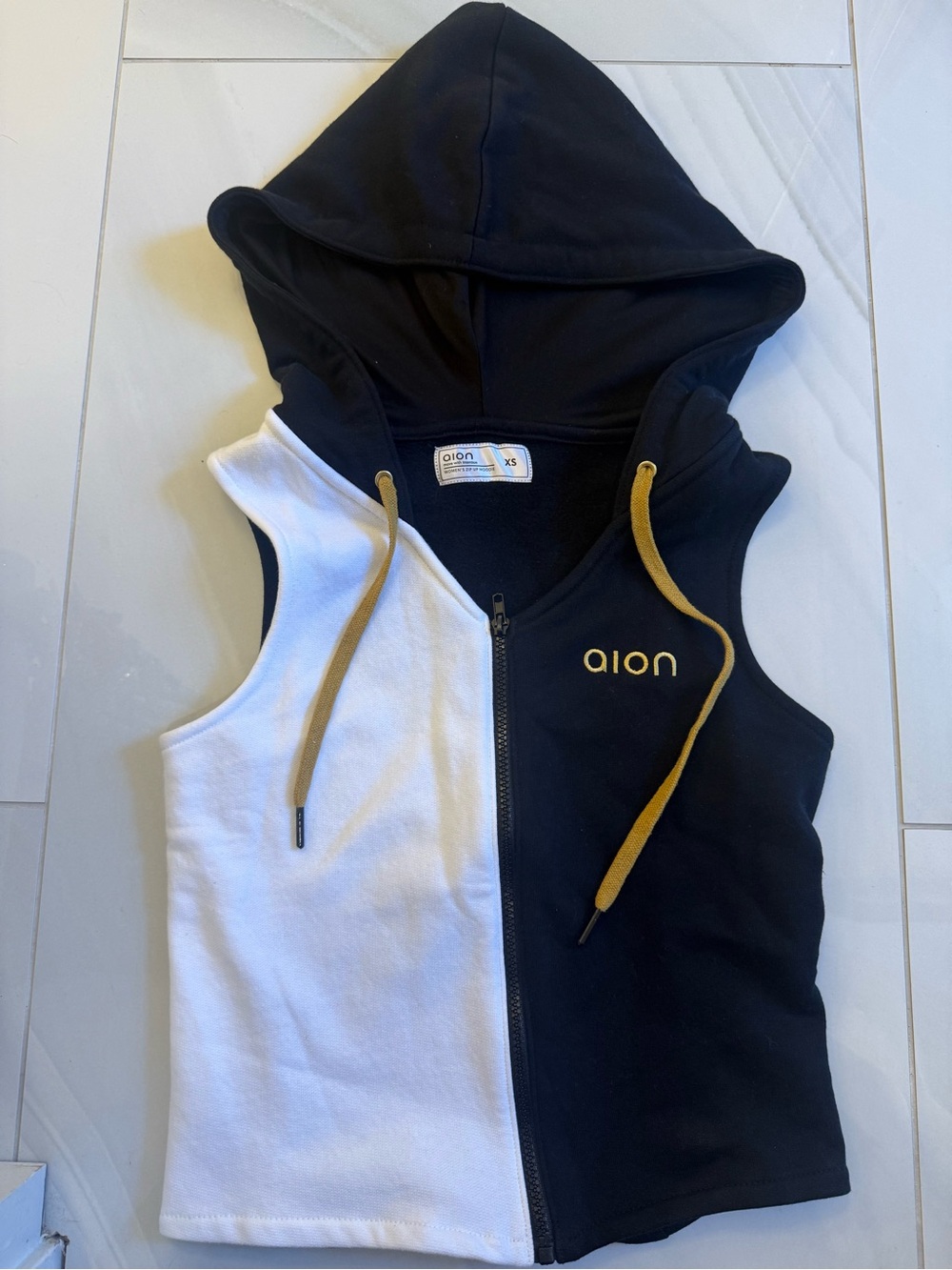 Aion Two-Tone Hooded Zip Vest - Black & White